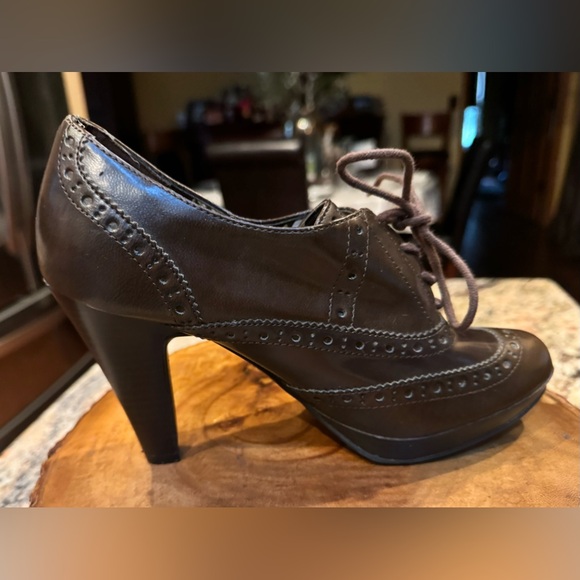 BONGO Shoes - Bongo lace up brown bootie  shoes. Size 7.5